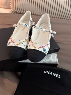 CHANEL White Floral Mary Jane Flats with Black Cap Toe